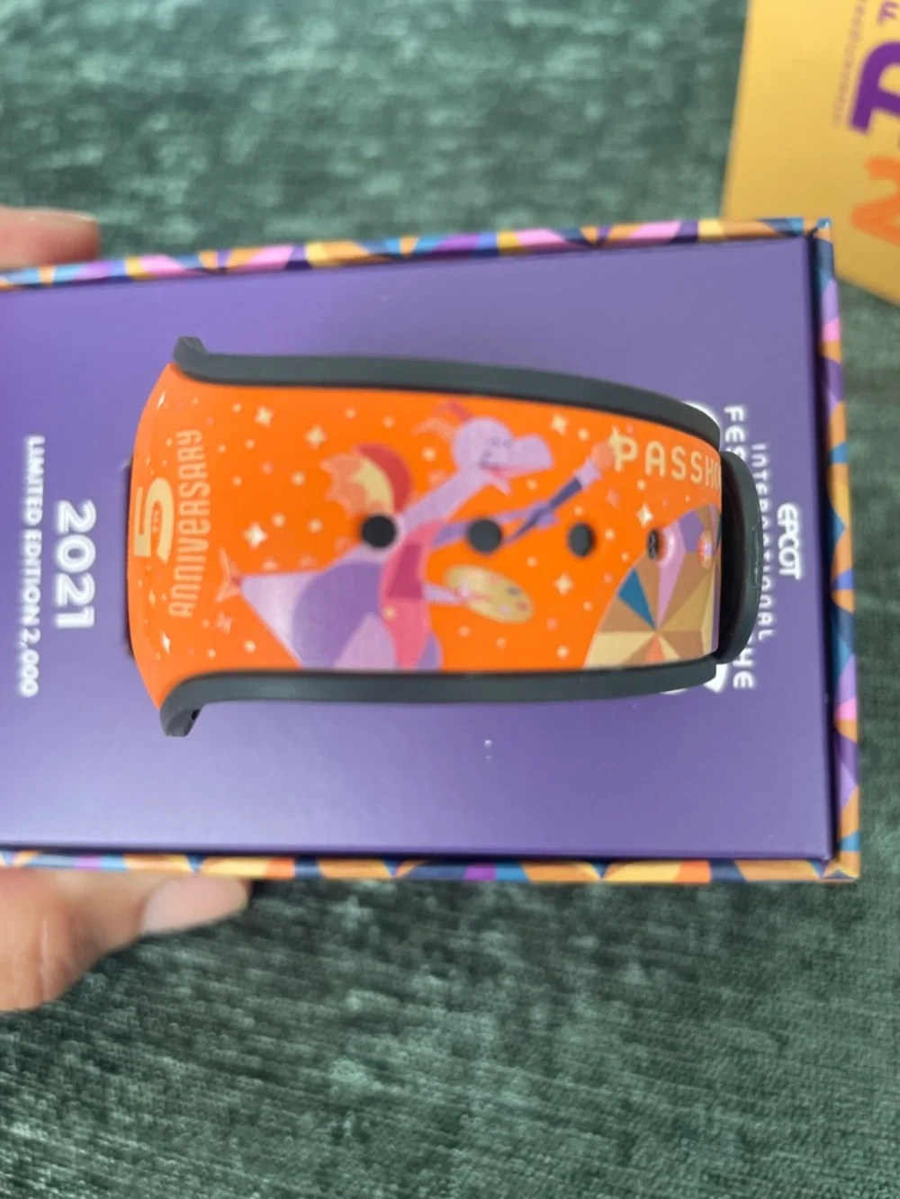 EPCOT Festival of the Arts Passholder Magic Band. - Limited Edition of 2000.
